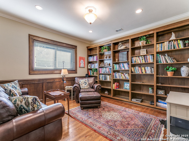 Listing photo id 13 for 16206 Robinwood Ln