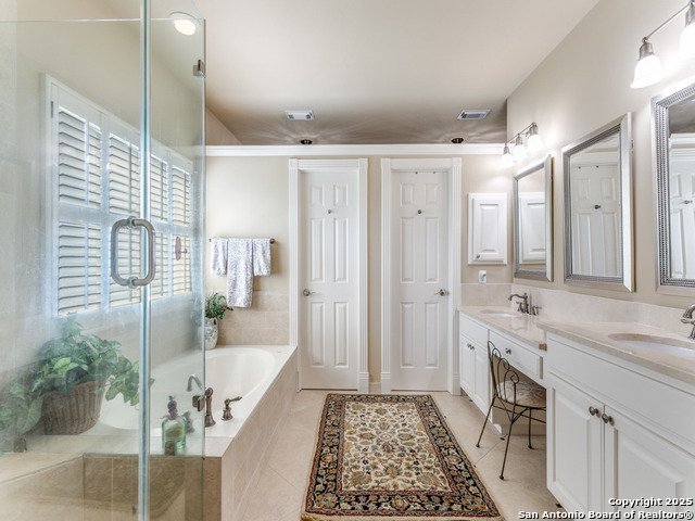 Listing photo id 19 for 16206 Robinwood Ln