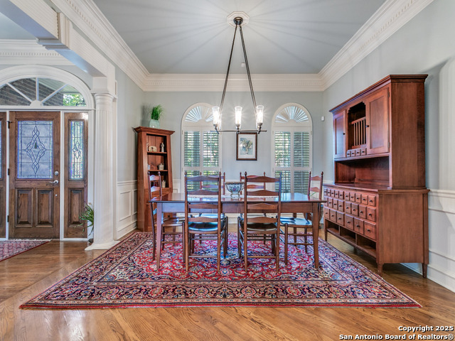 Listing photo id 4 for 16206 Robinwood Ln