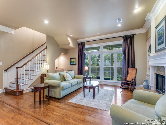 Listing photo id 7 for 16206 Robinwood Ln