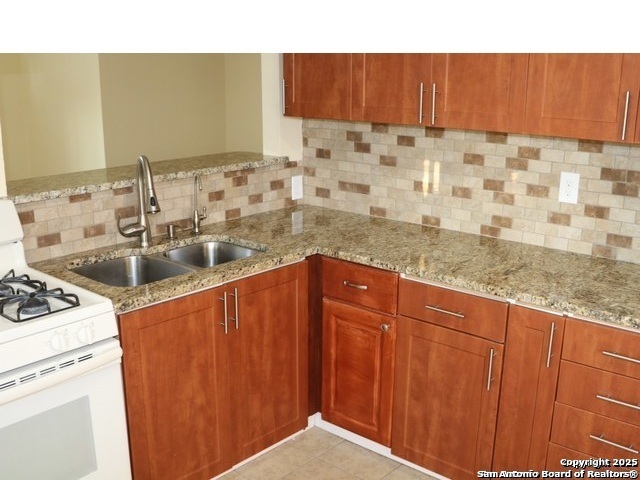 Listing photo id 0 for 651 Aurora  