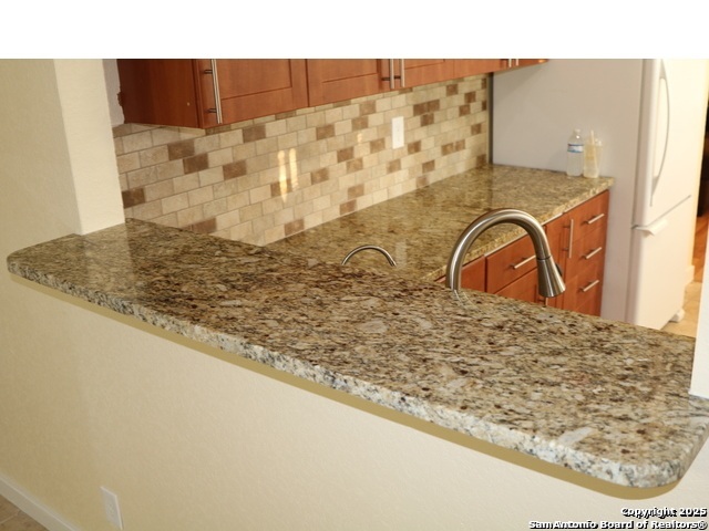 Listing photo id 1 for 651 Aurora  