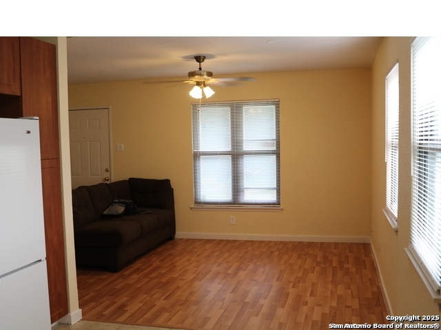 Listing photo id 2 for 651 Aurora  