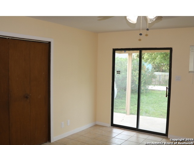 Listing photo id 3 for 651 Aurora  