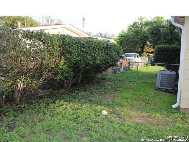 Listing photo id 7 for 651 Aurora  
