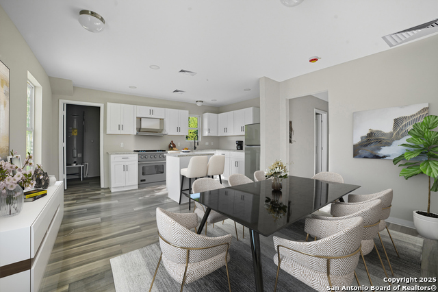 Image 2 of 11 For 835 Aaron Pl