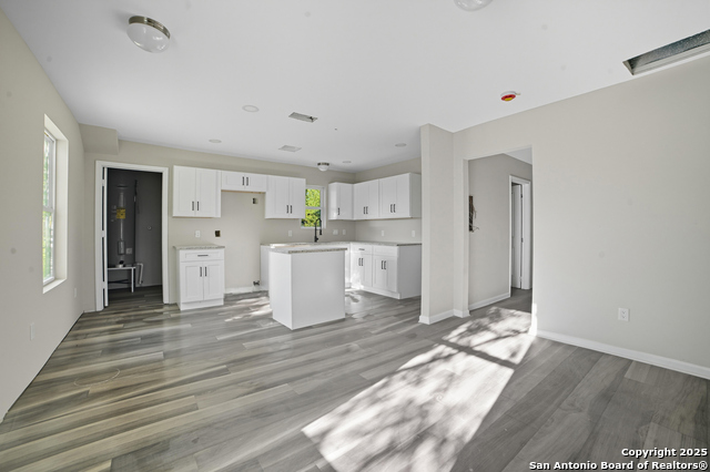 Image 6 of 11 For 835 Aaron Pl