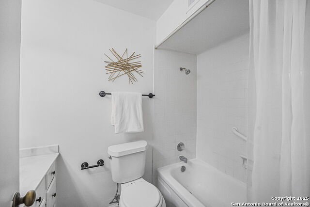 Image 17 of 32 For 8702 Village Dr  1005