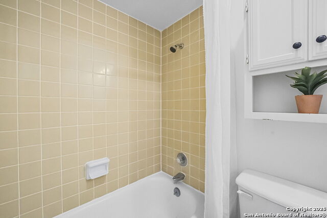 Image 23 of 32 For 8702 Village Dr  1005