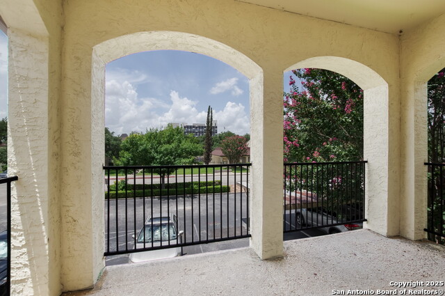 Image 24 of 32 For 8702 Village Dr  1005