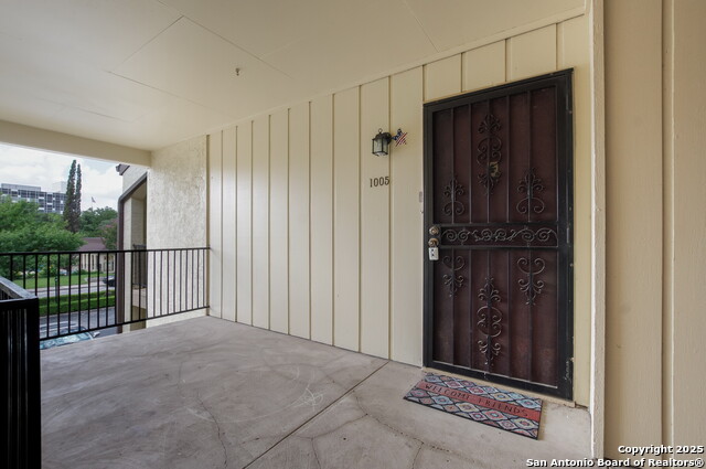 Image 28 of 32 For 8702 Village Dr  1005