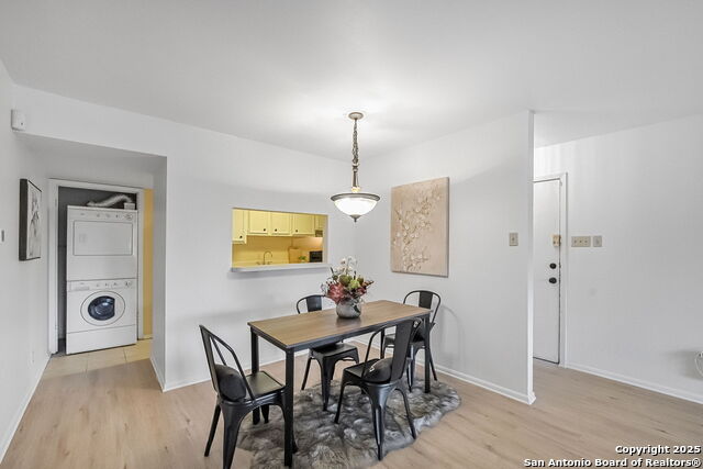 Image 5 of 32 For 8702 Village Dr  1005