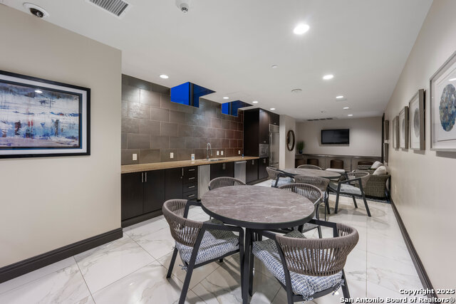 Image 18 of 20 For 610 Market E Unit