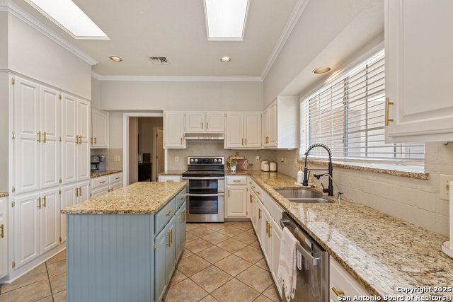 Listing photo id 9 for 27240 Boerne Glen