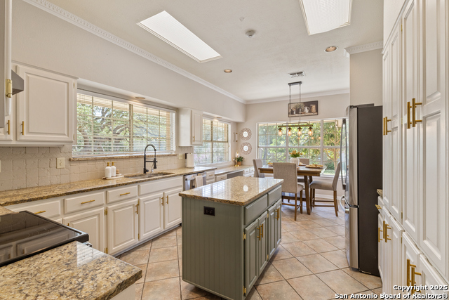 Listing photo id 13 for 27240 Boerne Glen