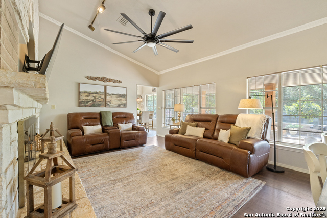 Listing photo id 4 for 27240 Boerne Glen