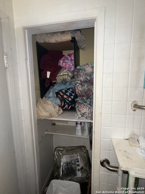 Image 3 of 13 For 247 Estrella