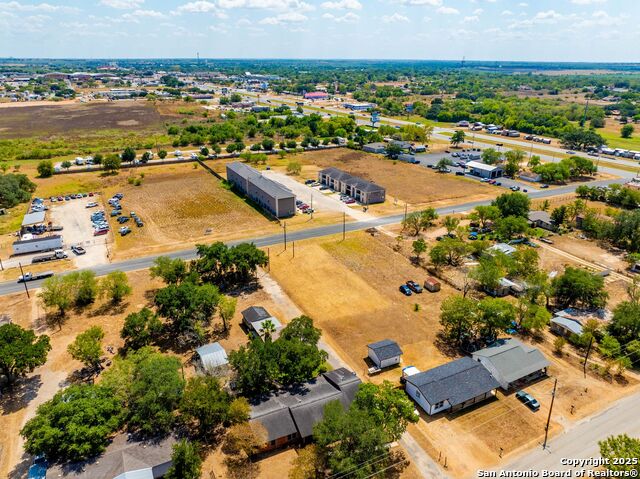 Listing photo id 8 for 125 Lone Oak