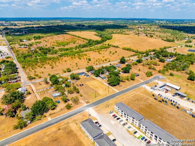 Listing photo id 13 for 125 Lone Oak