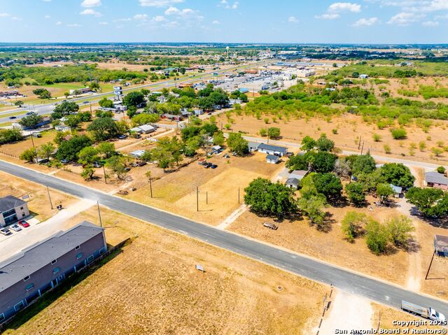 Listing photo id 7 for 125 Lone Oak