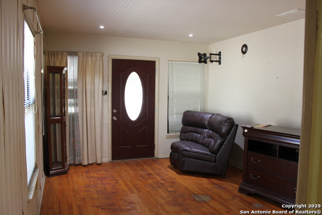 Image 4 of 30 For 630 Carlisle