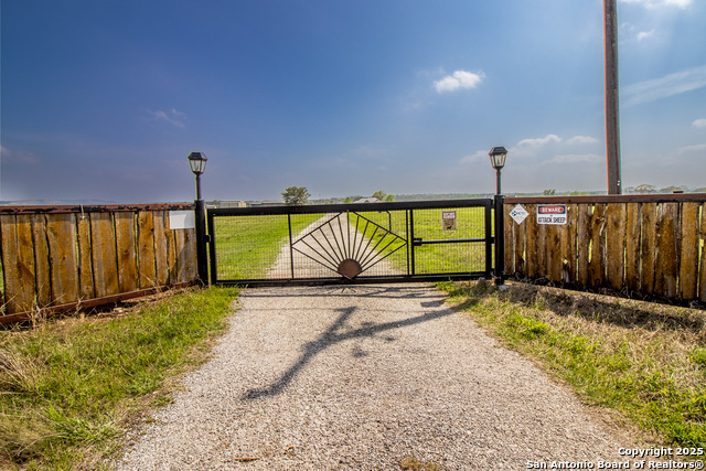 Listing photo id 41 for 6515 Highway 27