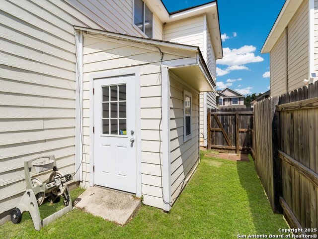 Image 19 of 27 For 806 Brandon Willow