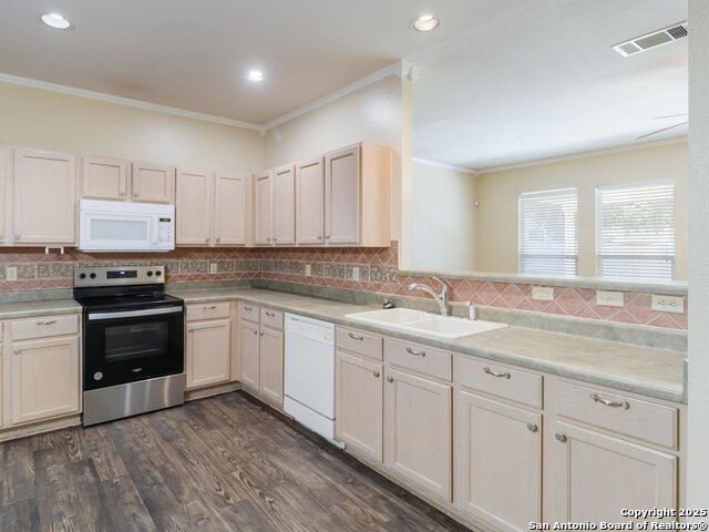 Image 3 of 27 For 806 Brandon Willow