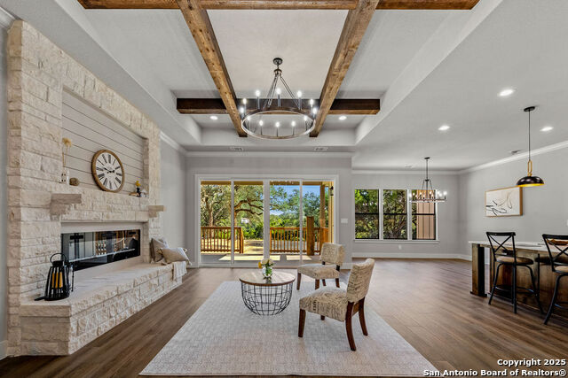 Image 12 of 40 For 379 Toye