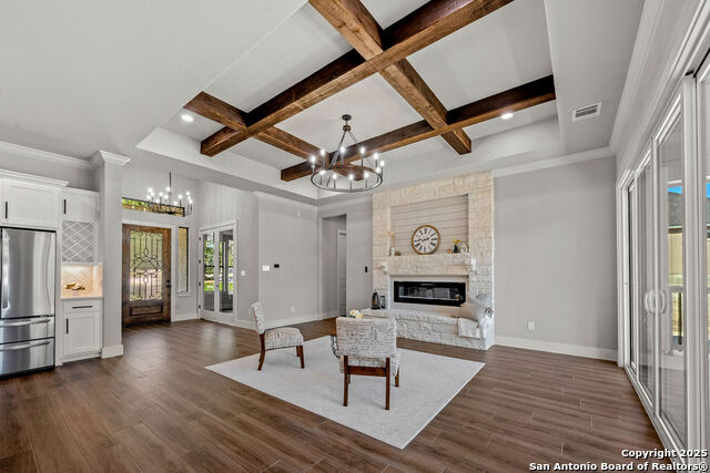 Image 15 of 40 For 379 Toye