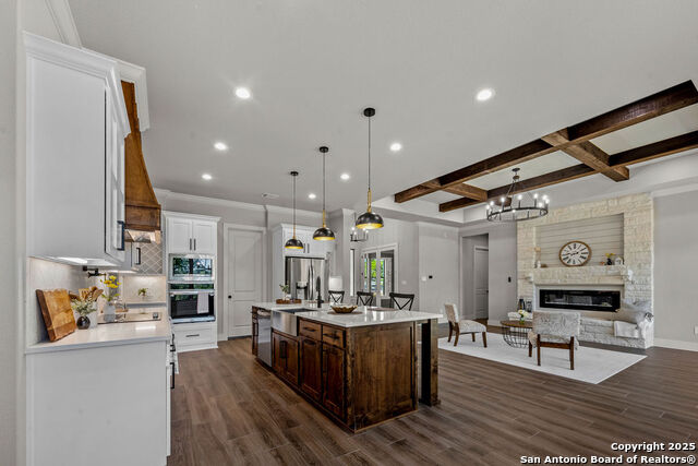 Image 16 of 40 For 379 Toye