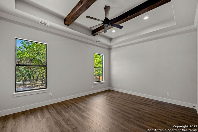 Image 18 of 40 For 379 Toye