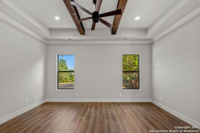 Image 19 of 40 For 379 Toye