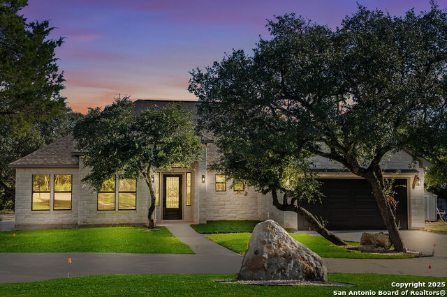 Image 2 of 40 For 379 Toye