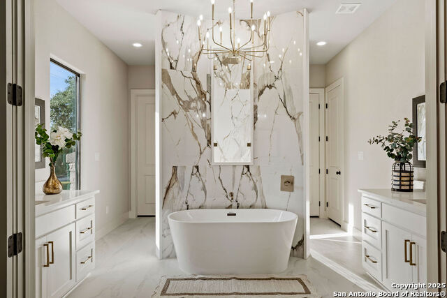 Image 20 of 40 For 379 Toye