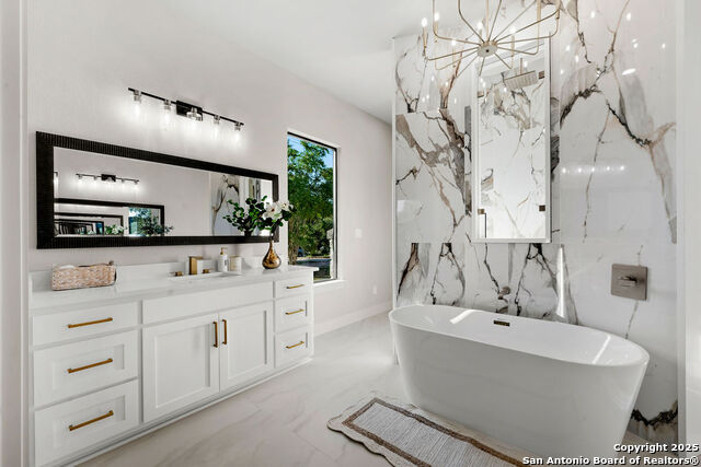 Image 21 of 40 For 379 Toye