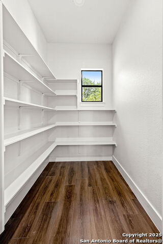 Image 23 of 40 For 379 Toye