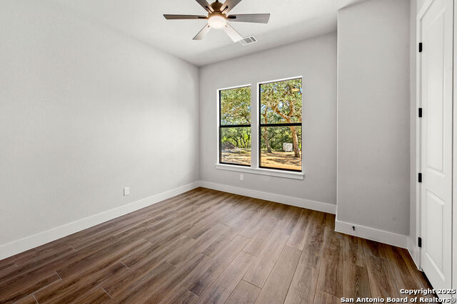 Image 26 of 40 For 379 Toye