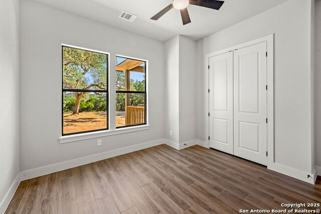 Image 27 of 40 For 379 Toye