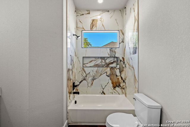 Image 28 of 40 For 379 Toye