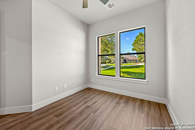 Image 31 of 40 For 379 Toye