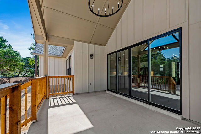 Image 33 of 40 For 379 Toye