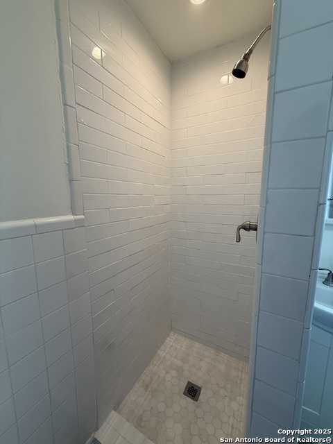 Image 11 of 11 For 3402 New Braunfels N 3