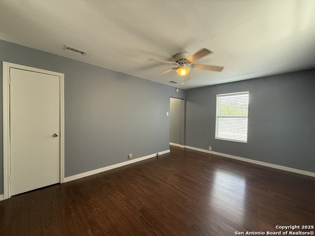 Image 5 of 11 For 3402 New Braunfels N 3