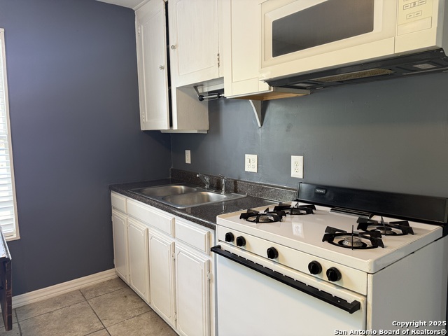 Image 6 of 11 For 3402 New Braunfels N 3