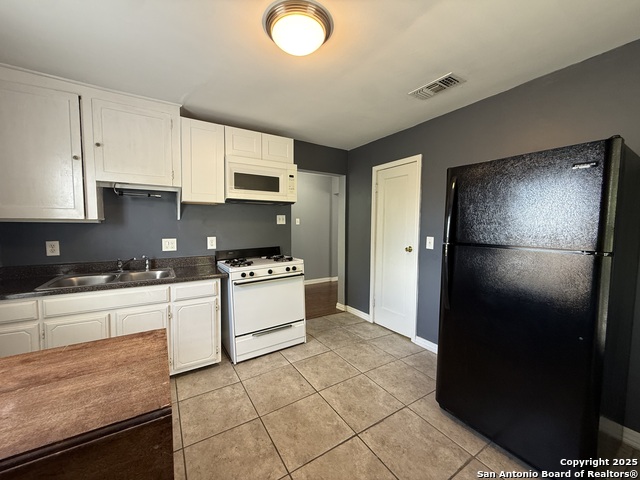 Image 8 of 11 For 3402 New Braunfels N 3