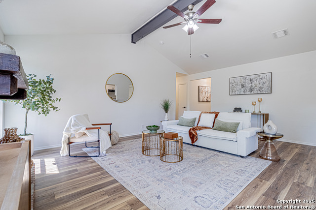 Listing photo id 8 for 1142 Churing