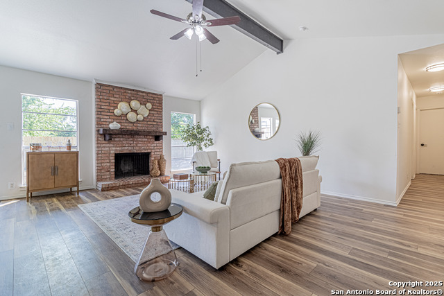 Listing photo id 9 for 1142 Churing