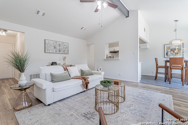 Listing photo id 10 for 1142 Churing