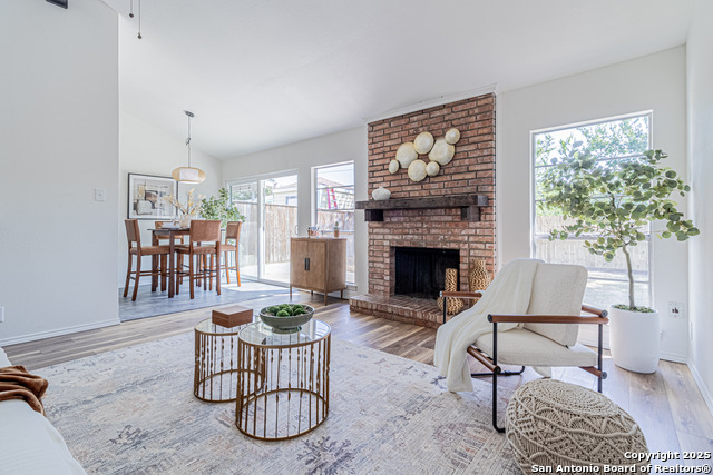 Listing photo id 12 for 1142 Churing
